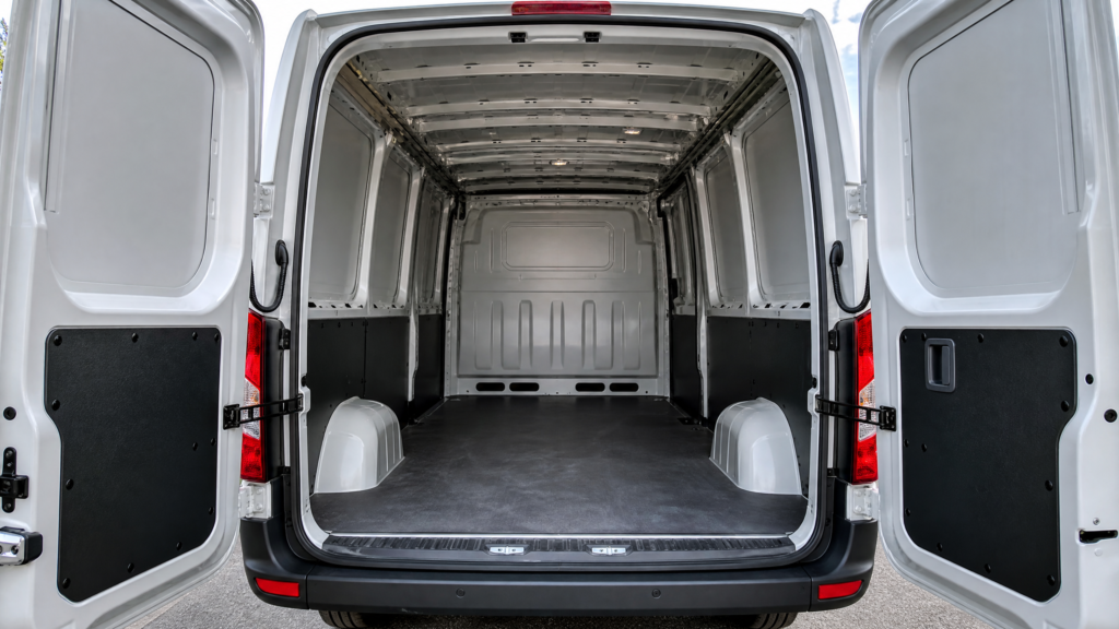 Offener Laderaum eines Transporters