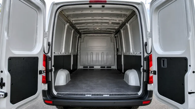 Renault Transporter Laderaum vor dem Ankauf